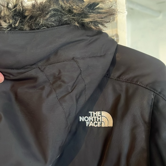 Northface water-resistant goose down jacket with removable fur lined hood - Picture 3 of 9